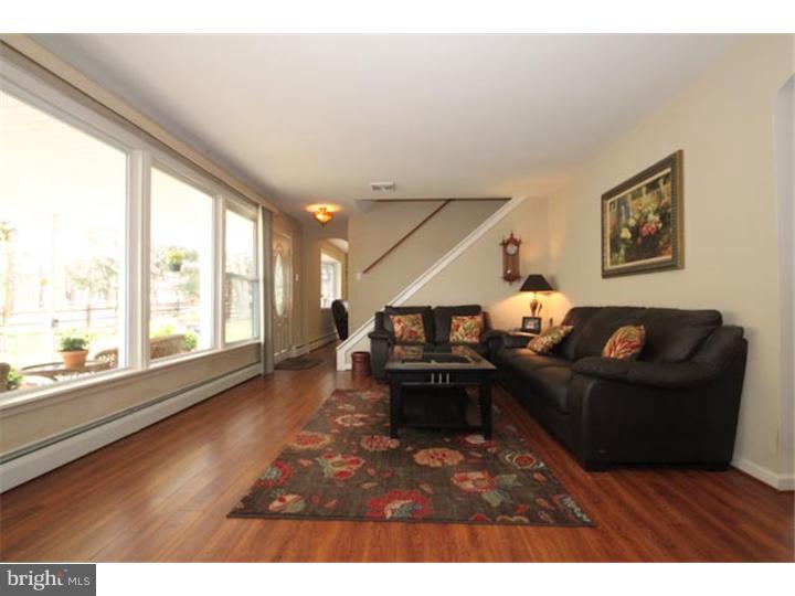 118 Hickory Road Evesham, NJ 08053 - Photo 5 of 17 Living Room