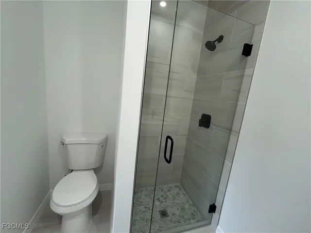 a bathroom with a toilet and a shower