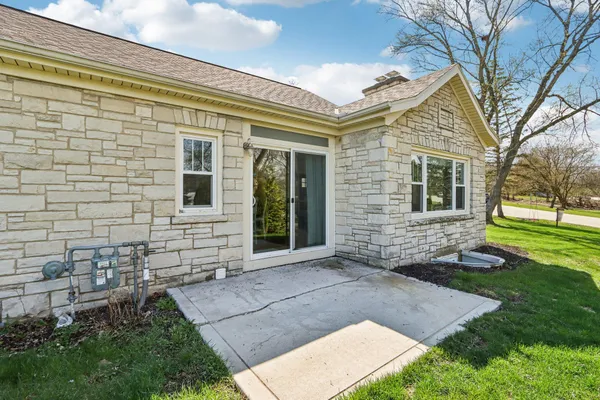 $800,000 | 4780 Meadow View East, Brookfield, WI 53005