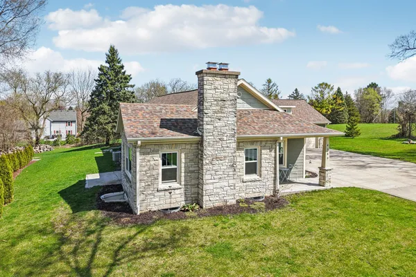 $800,000 | 4780 Meadow View East, Brookfield, WI 53005