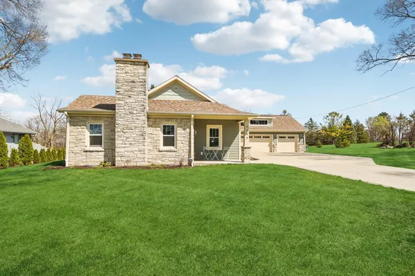 $800,000 | 4780 Meadow View East, Brookfield, WI 53005