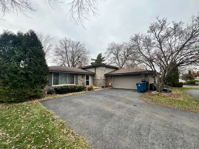 $449,900 | 48 South Country Squire Road, Palos Heights, IL 60463