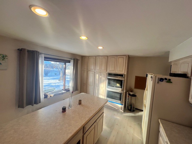 48 South Country Squire Road Palos Heights, IL 60463 - Photo 6 of 23 a spacious bathroom with a tub sink and a window