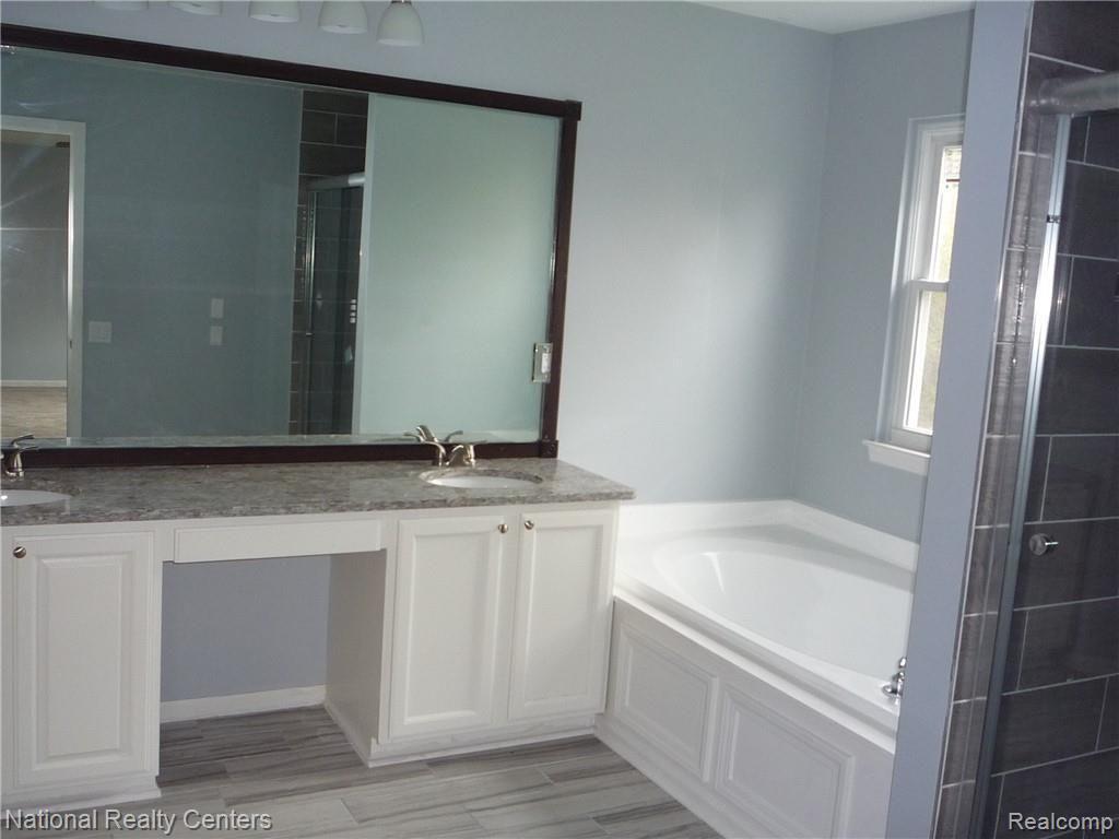 5800 Hathaway Road Canton, MI 48187 - Photo 15 of 27 P1050492.JPG