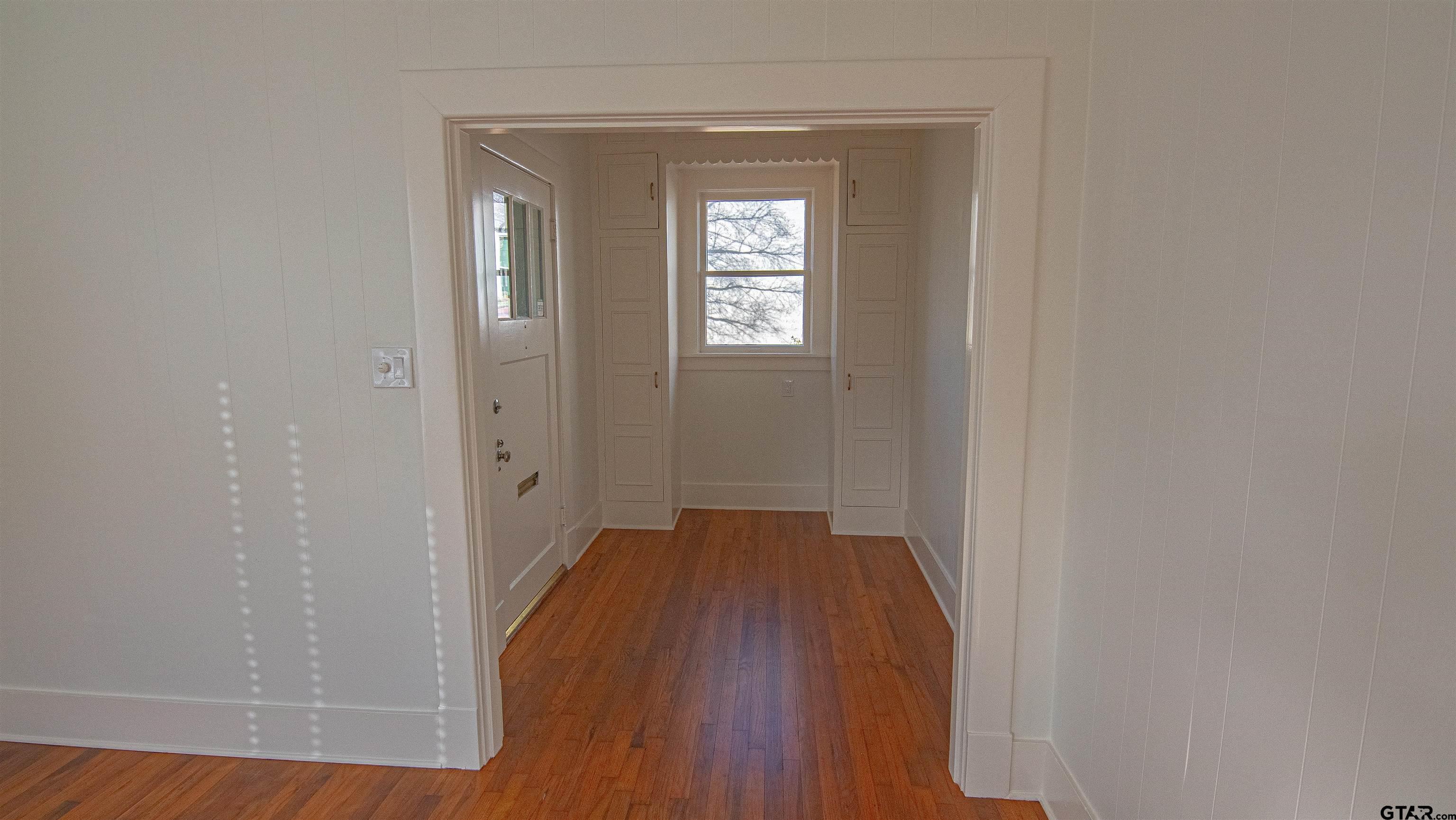 820 South Chilton Avenue Tyler, TX 75701 - Photo 17 of 20 a view of a hallway with wooden floor and a bathroom