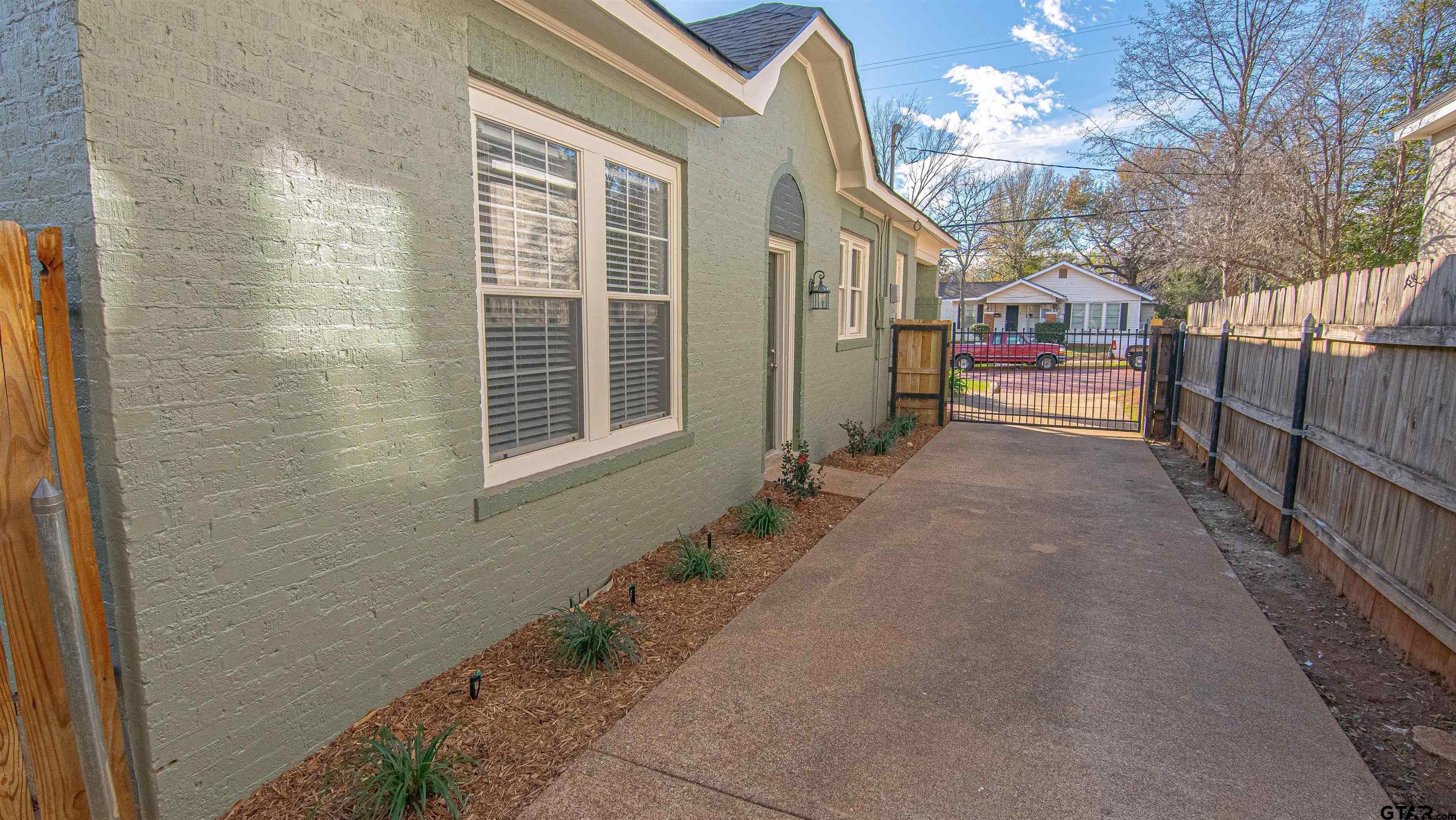 820 South Chilton Avenue Tyler, TX 75701 - Photo 19 of 20 a view of a house with a street