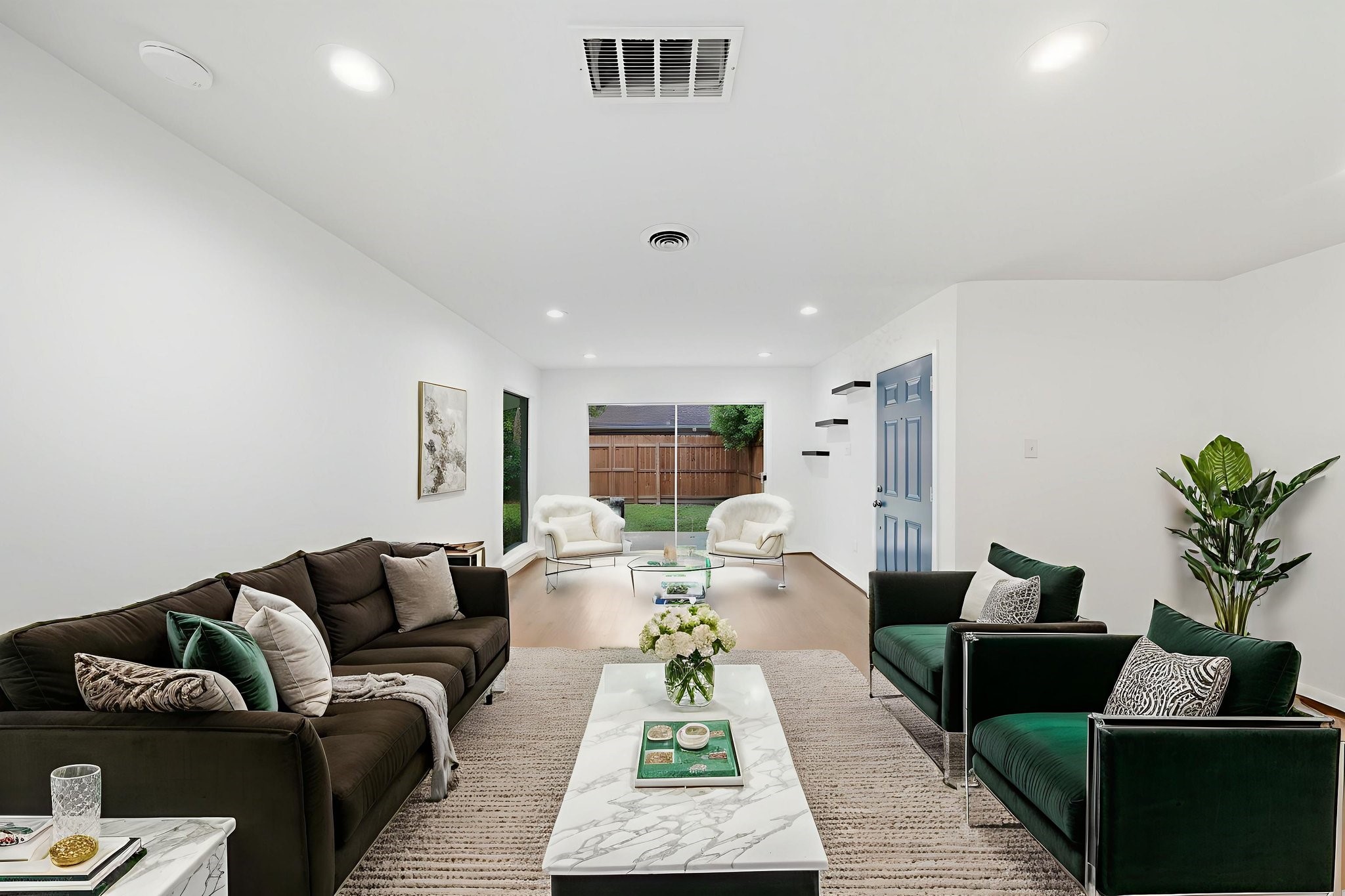 11223 Greenwillow Street Houston, TX 77035 - Photo 7 of 29 a living room with furniture