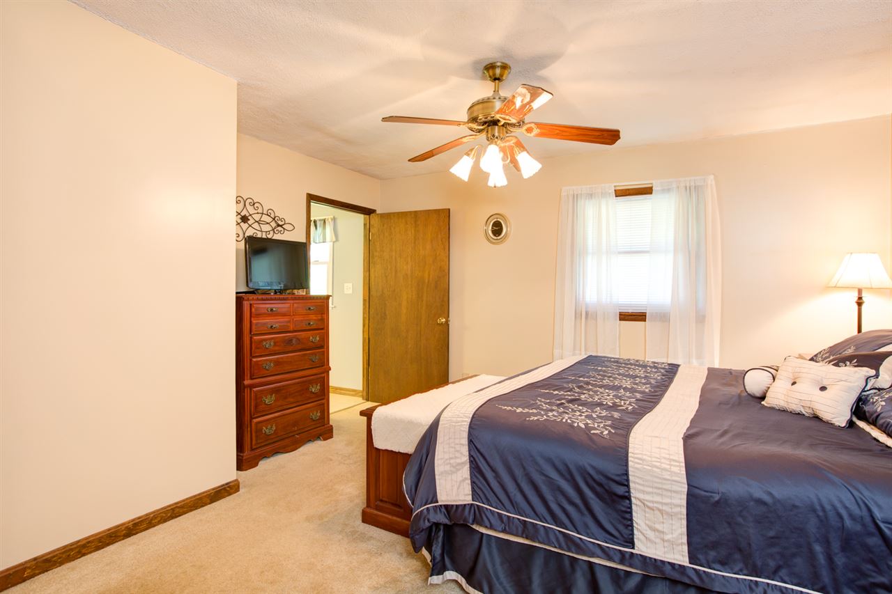 9609 Fischer Road Evansville, IN 47720 - Photo 18 of 36 Gallery Image 18