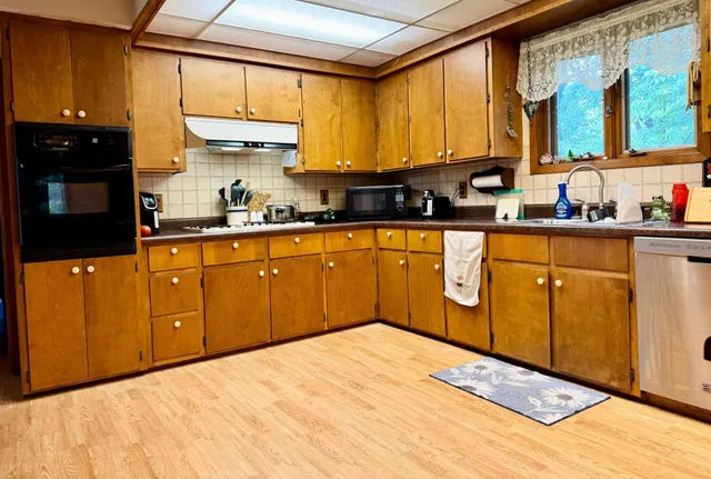 $225,000 | 1831 Highway 11, Baudette, MN 56623