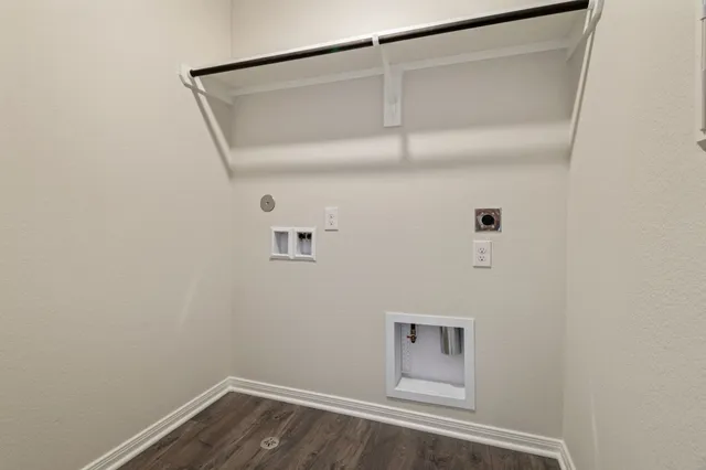 $2,120 | 15802 Berry Hl Drive, Conroe, TX 77303