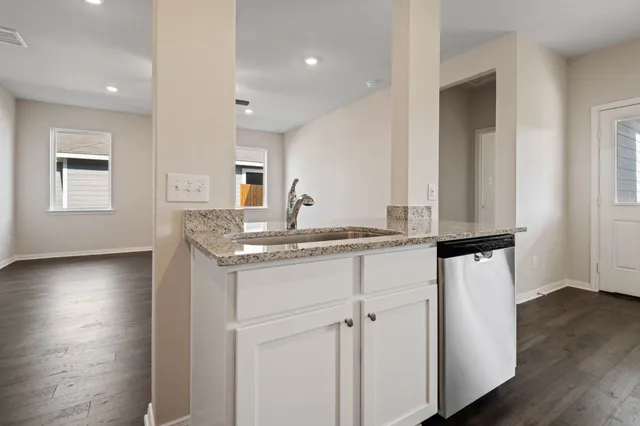 $2,120 | 15802 Berry Hl Drive, Conroe, TX 77303