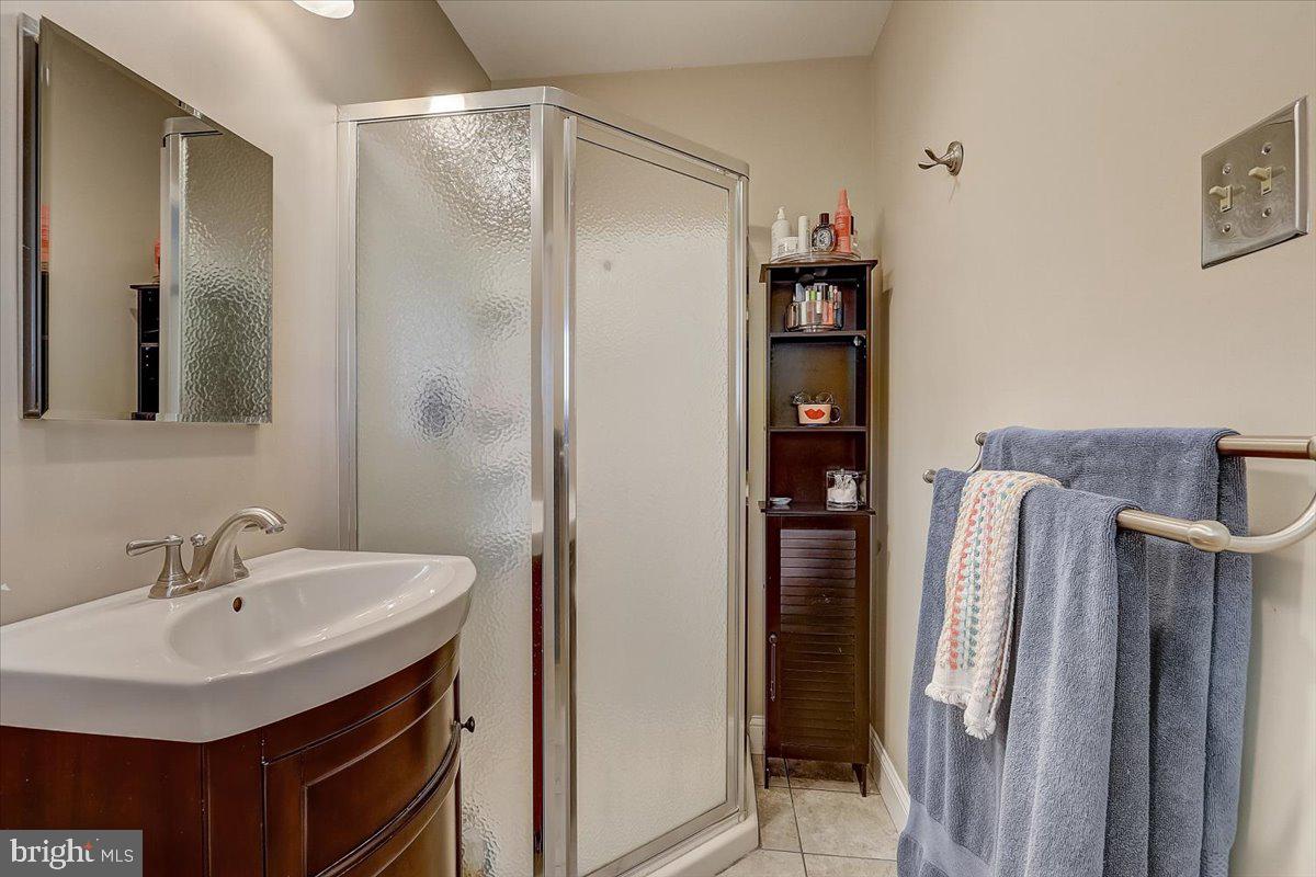 1107 Preston Road Flourtown, PA 19031 - Photo 17 of 33 Main bathroom