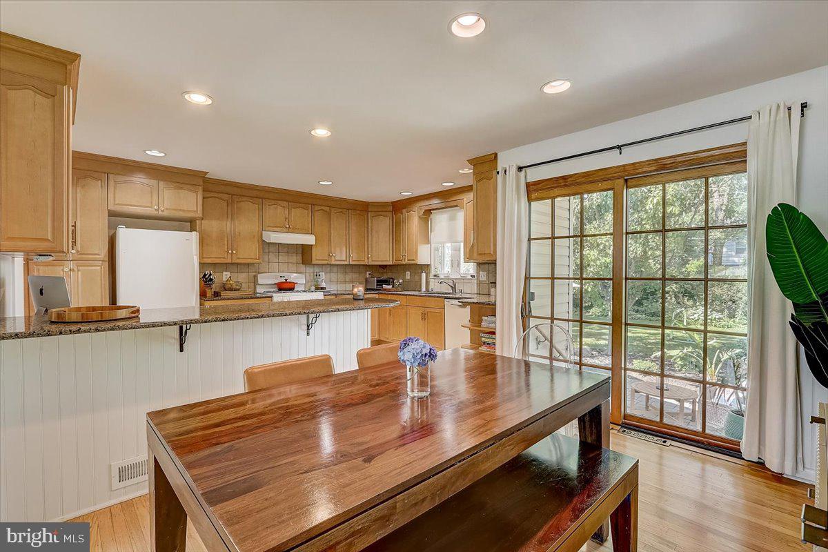 1107 Preston Road Flourtown, PA 19031 - Photo 8 of 33 Dining room with sliders to back patio