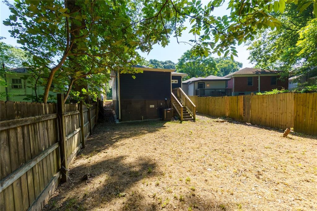 998 Mayson Turner Road Northwest, Unit A Atlanta, GA 30314 - Photo 25 of 26 a view of a backyard