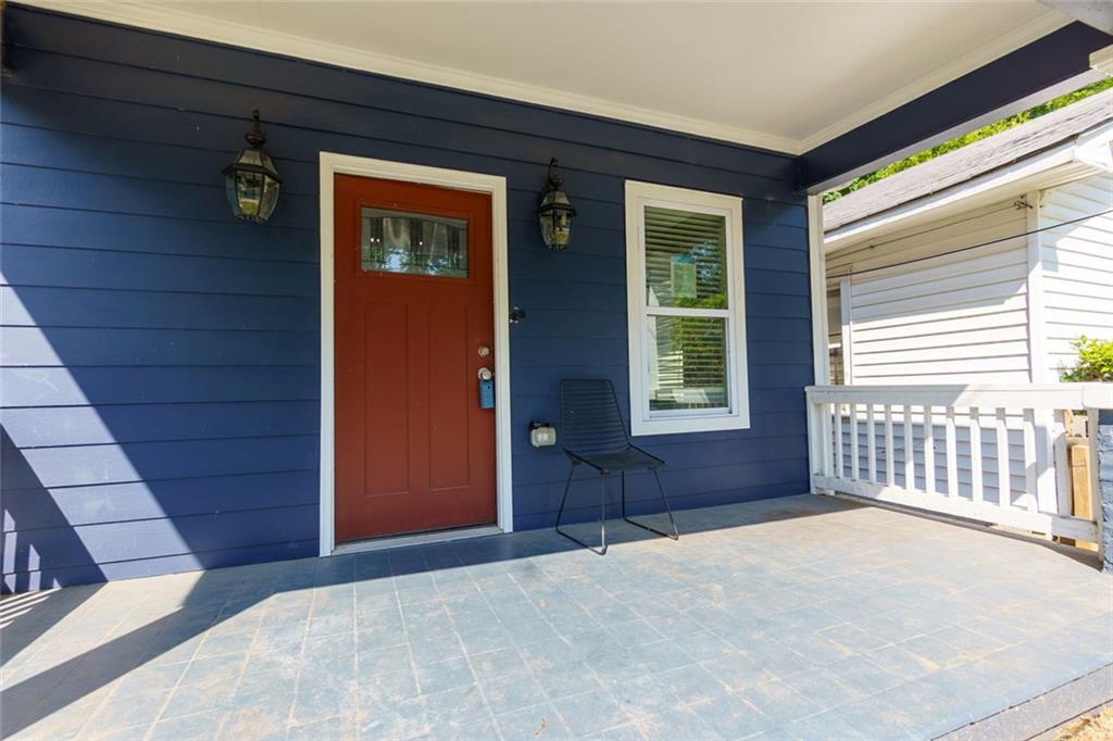 998 Mayson Turner Road Northwest, Unit A Atlanta, GA 30314 - Photo 3 of 26 a house with a outdoor space