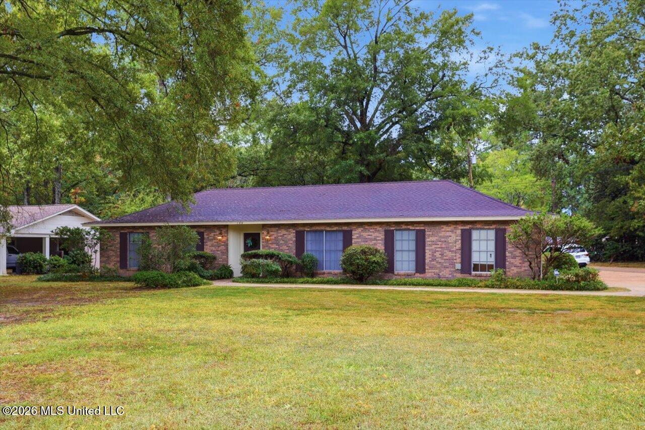 144 Colonial Circle Jackson, MS 39211 - Photo 1 of 33 02-144 Colonial Cir _ Hometoursms.com