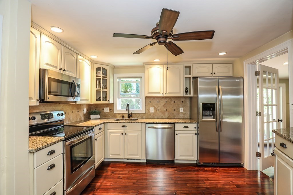36 Hancock Road Wakefield, MA 01880 - Photo 5 of 42 Gallery Image 5