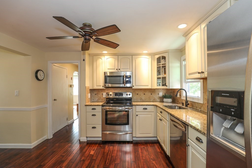 36 Hancock Road Wakefield, MA 01880 - Photo 6 of 42 Gallery Image 6