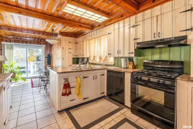 $210,000 | 311 West Poplar Street, Harrisburg, IL 62946