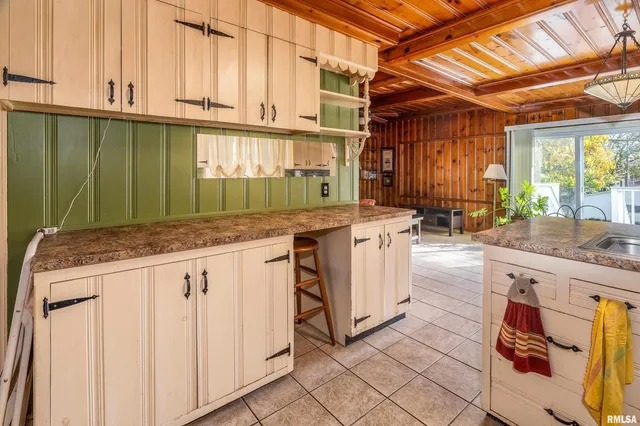 $210,000 | 311 West Poplar Street, Harrisburg, IL 62946