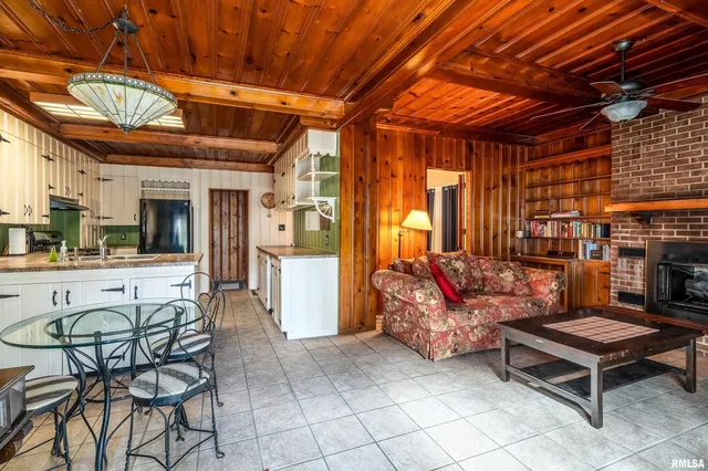 $210,000 | 311 West Poplar Street, Harrisburg, IL 62946