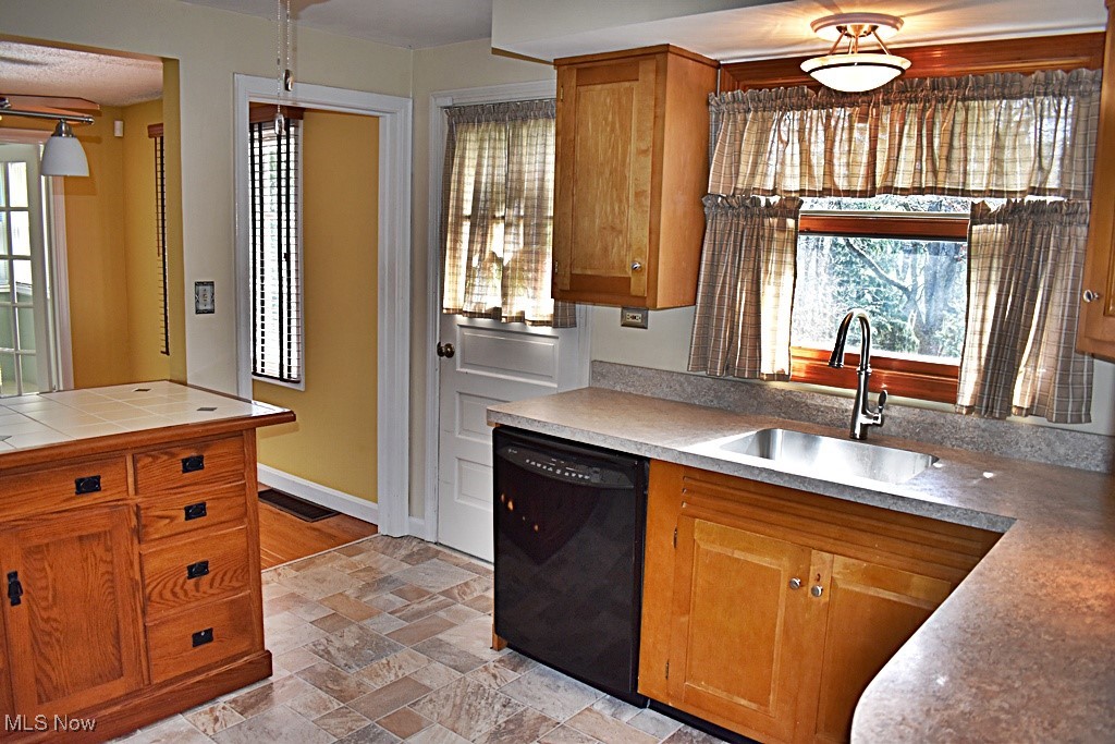 17600 Egbert Road Bedford, OH 44146 - Photo 21 of 49 Kitchen