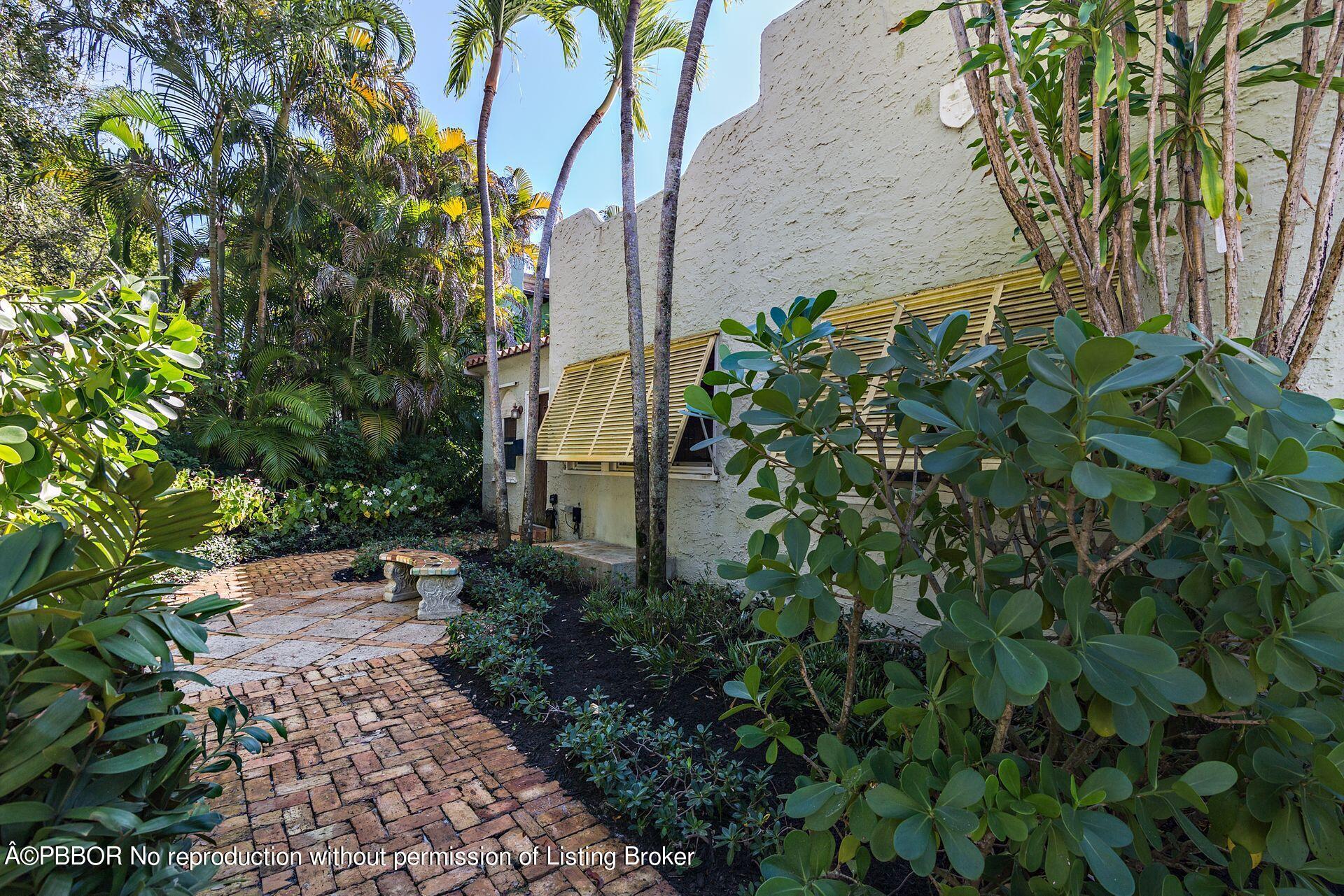 810 Avon Road West Palm Beach, FL 33401 - Photo 3 of 23 a backyard of a house with lots of green space