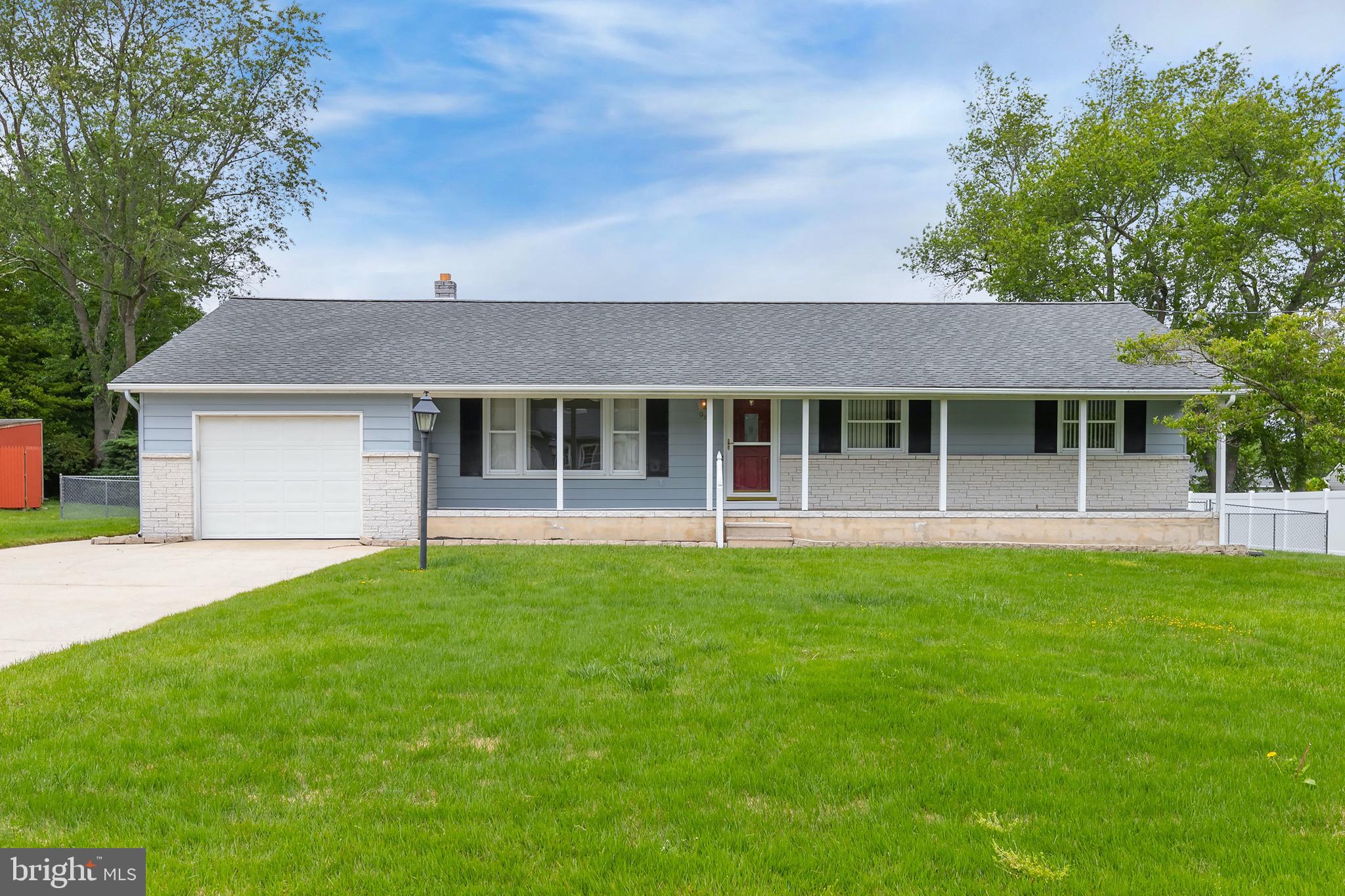 984 Karls Road Vineland, NJ 08361 - Photo 1 of 16 Front View. Huge Lawn!