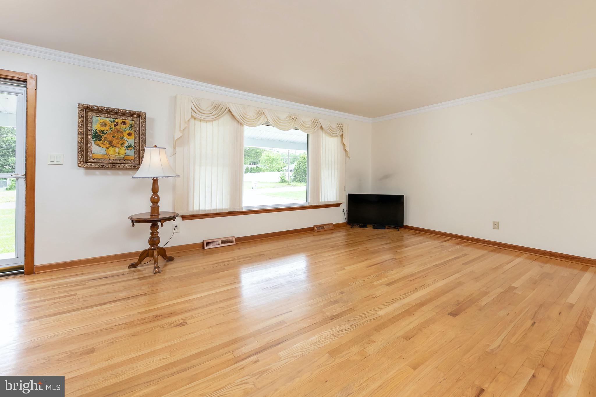 984 Karls Road Vineland, NJ 08361 - Photo 2 of 16 Gorgeous Hardwood Floors!