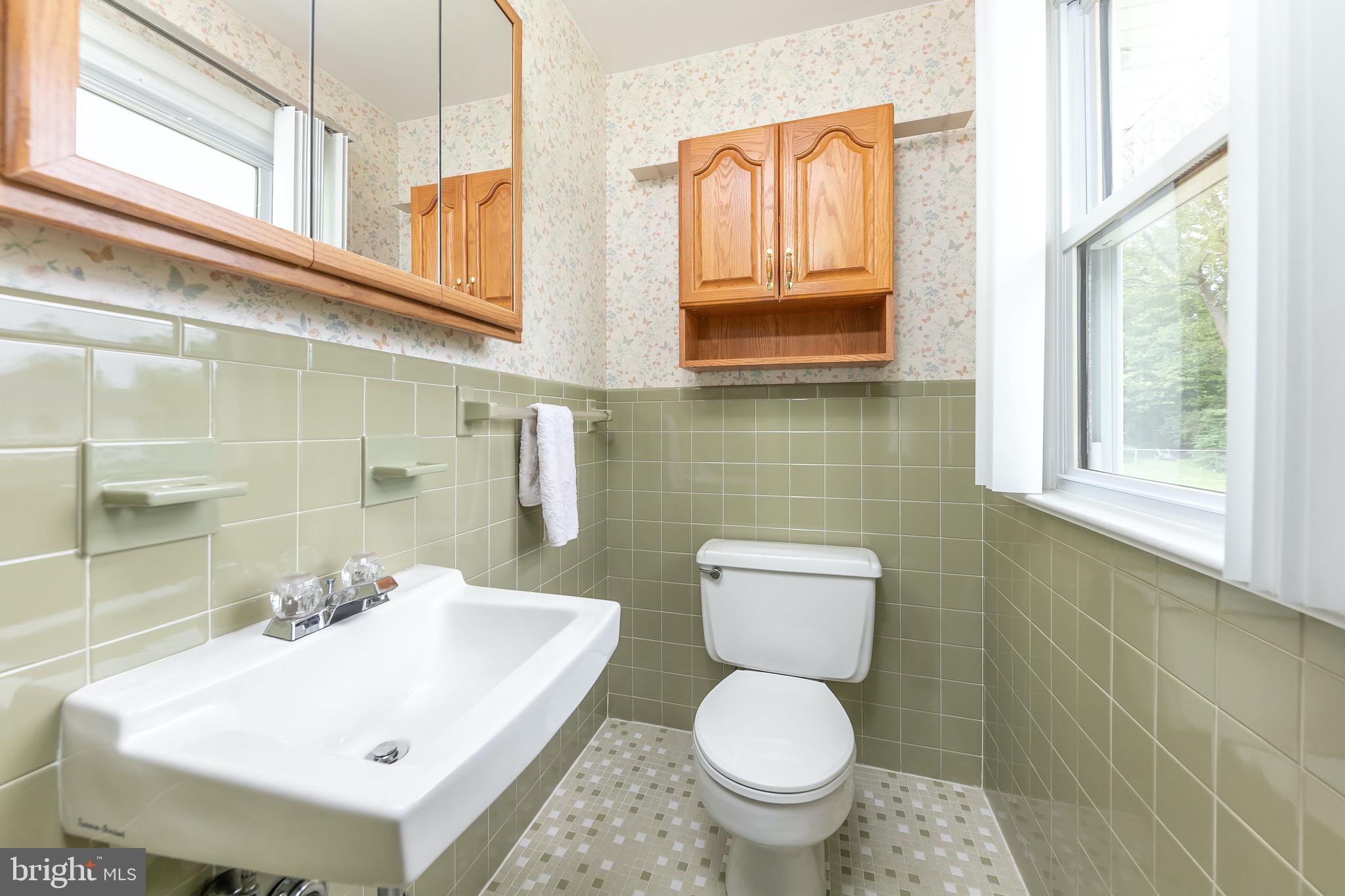 984 Karls Road Vineland, NJ 08361 - Photo 11 of 16 1/2 Bathroom