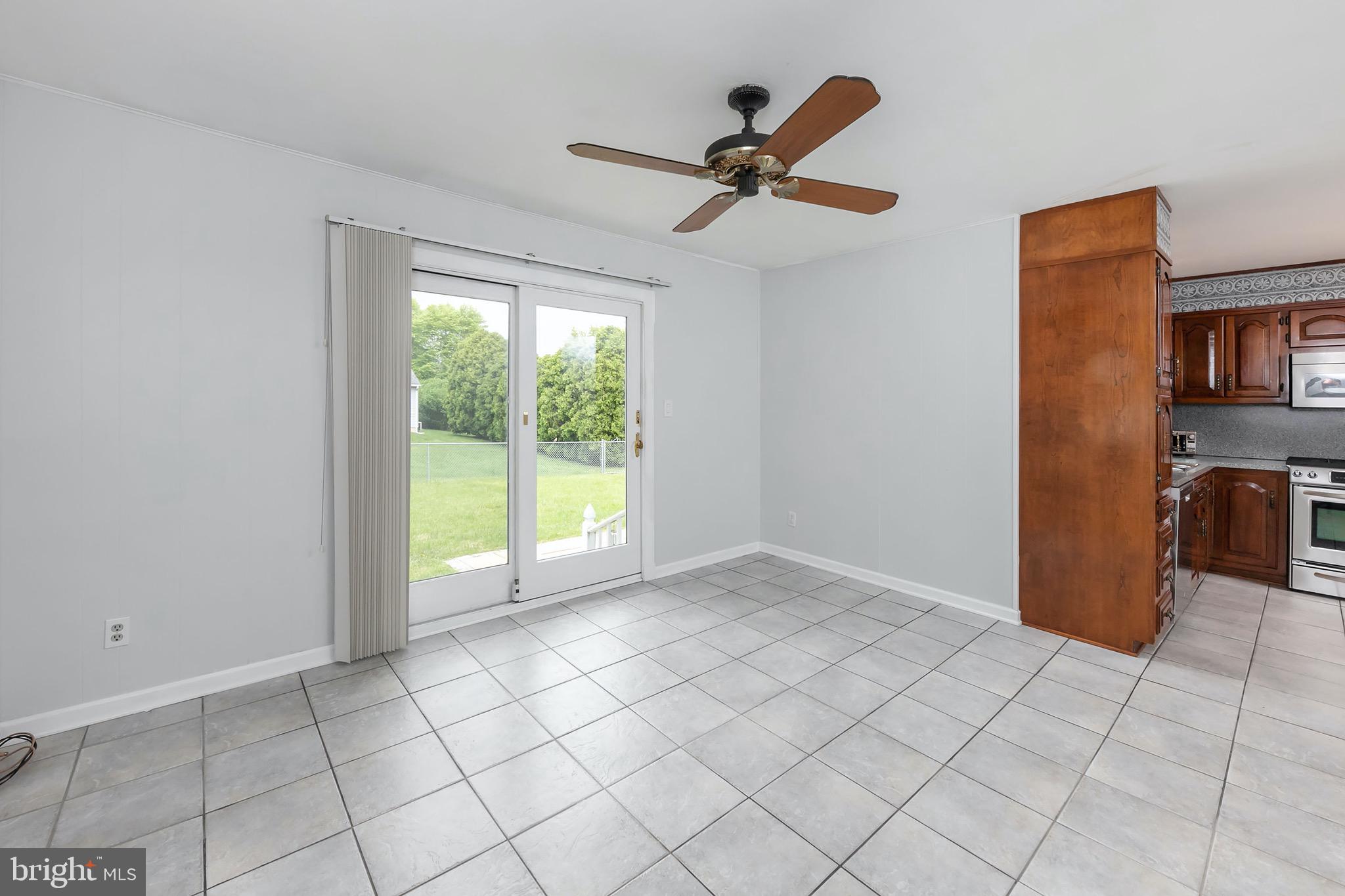 984 Karls Road Vineland, NJ 08361 - Photo 6 of 16 Family Room