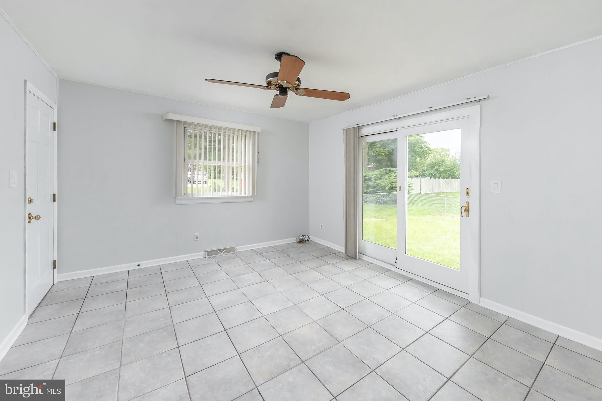 984 Karls Road Vineland, NJ 08361 - Photo 7 of 16 Family Room