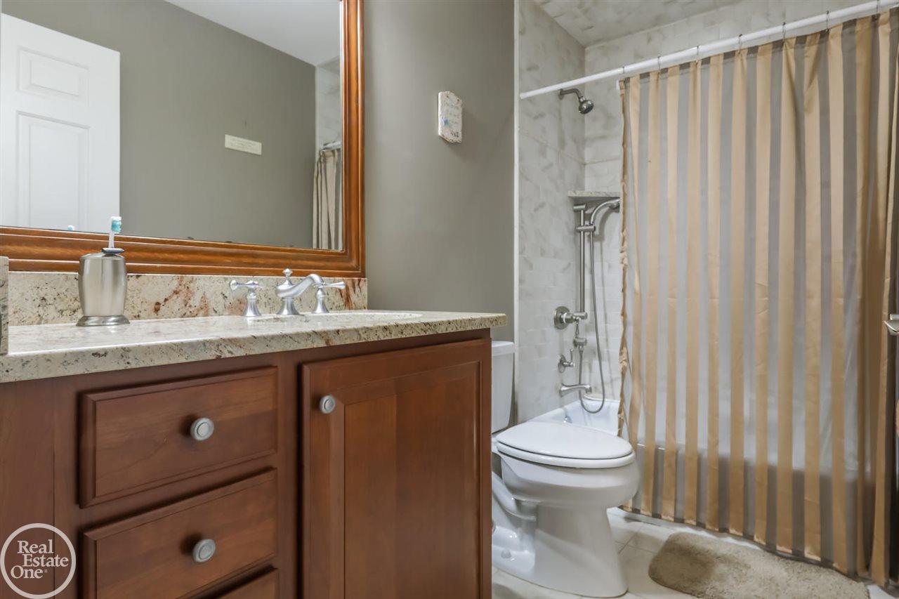 404 Lexington Road Grosse Pointe, MI 48236 - Photo 21 of 35 31380796-20.JPG