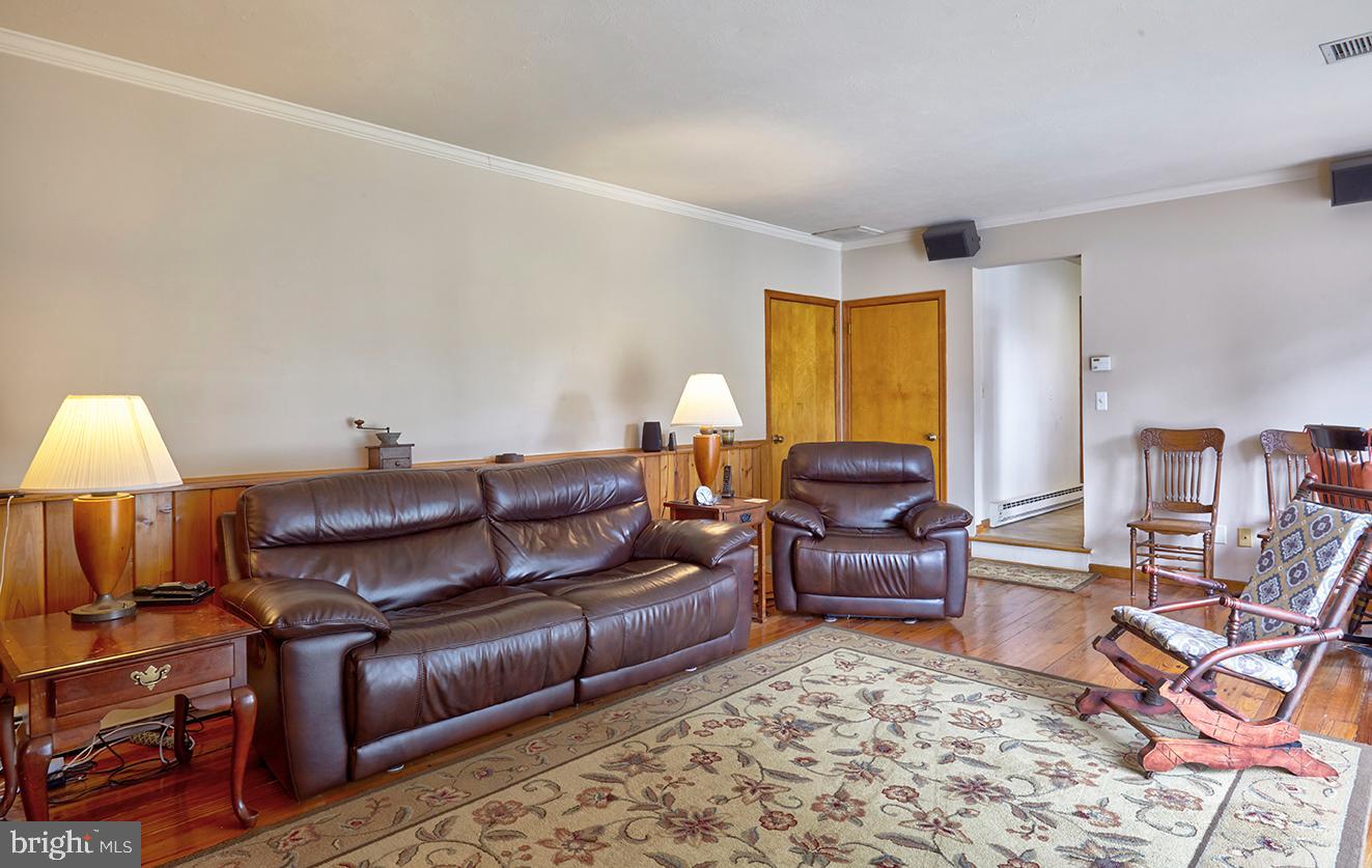 21 Georgetown Road Bordentown, NJ 08505 - Photo 14 of 38 Family Room 21' x 14'
