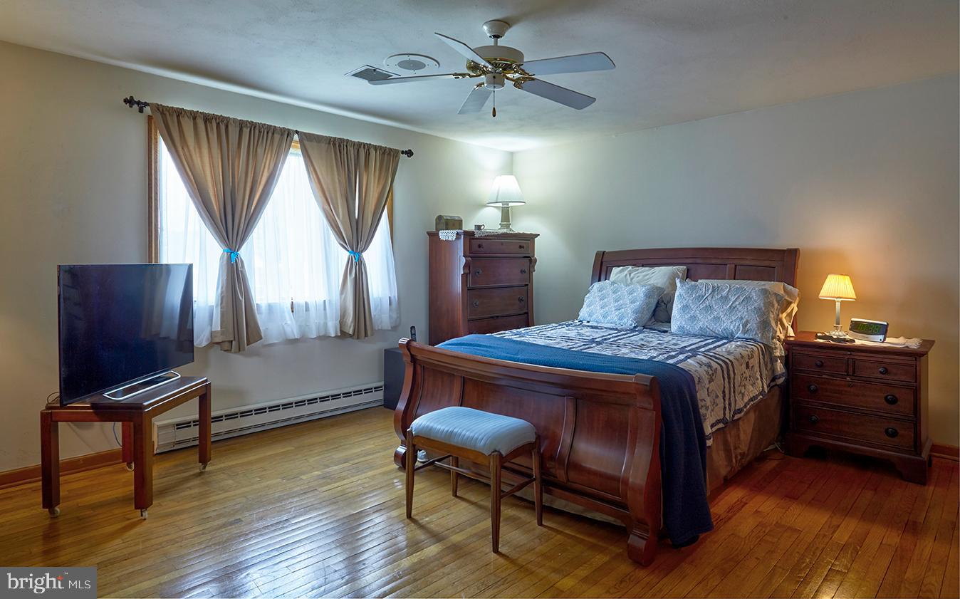 21 Georgetown Road Bordentown, NJ 08505 - Photo 19 of 38 Master Bedroom Hardwood Floors
