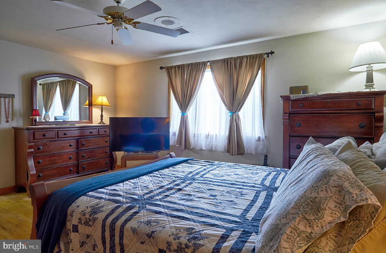21 Georgetown Road Bordentown, NJ 08505 - Photo 20 of 38 Master Bedroom Hardwood Floors