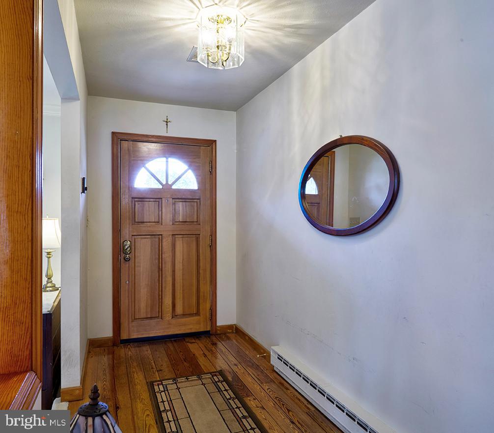 21 Georgetown Road Bordentown, NJ 08505 - Photo 3 of 38 Hardwood Floor Entry