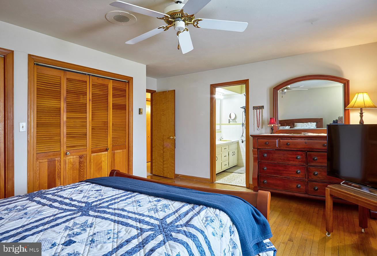 21 Georgetown Road Bordentown, NJ 08505 - Photo 21 of 38 Master Bedroom Hardwood Floors
