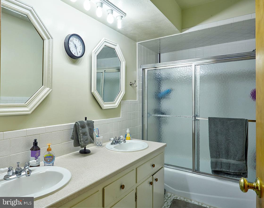 21 Georgetown Road Bordentown, NJ 08505 - Photo 23 of 38 Full Bath 2 sinks