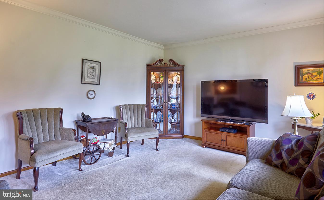 21 Georgetown Road Bordentown, NJ 08505 - Photo 8 of 38 Formal Living Room