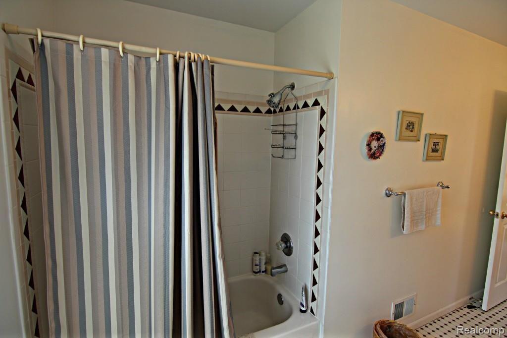 1520 West Reid Road Flint, MI 48507 - Photo 30 of 36