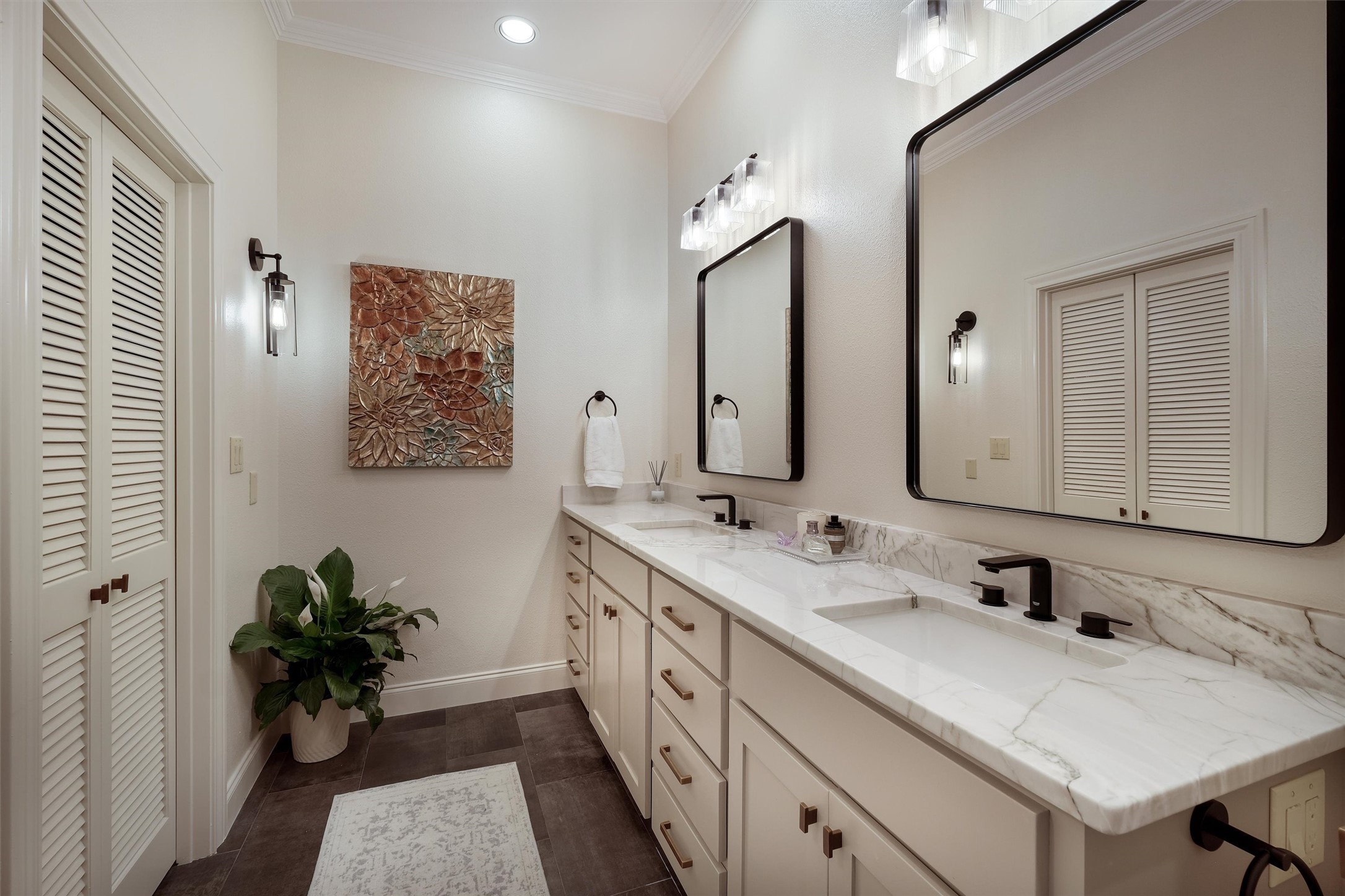 1807 Terminal Loop Road McQueeney, TX 78123 - Photo 12 of 32 Primary bath double vanity. Completely updated.
