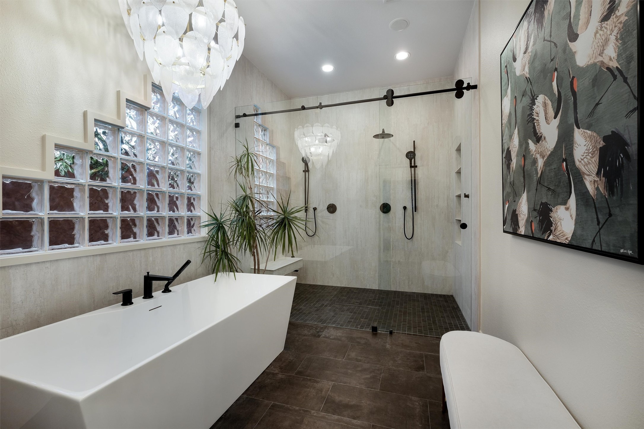 1807 Terminal Loop Road McQueeney, TX 78123 - Photo 4 of 32 Primary bath with dual shower stations, large soaking tub, and chandelier.