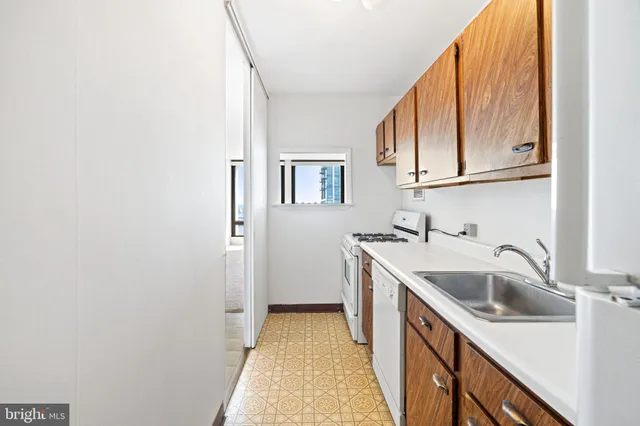 $2,295 | 200 Locust Street, Unit 27FN, Philadelphia, PA 19106