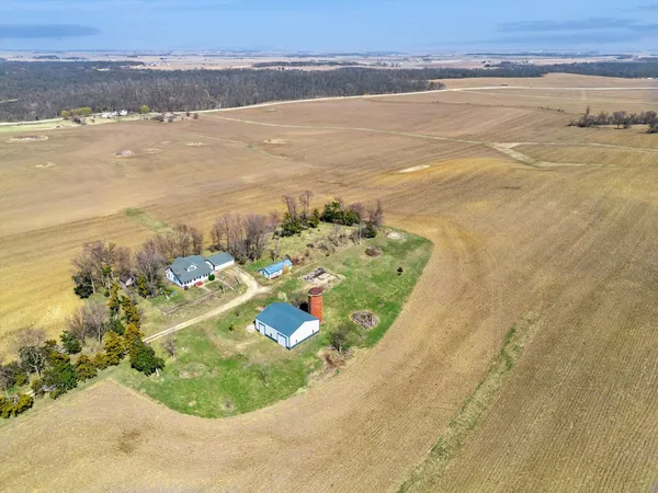 $415,000 | 266 Hoover Highway, Lowden, IA 52255