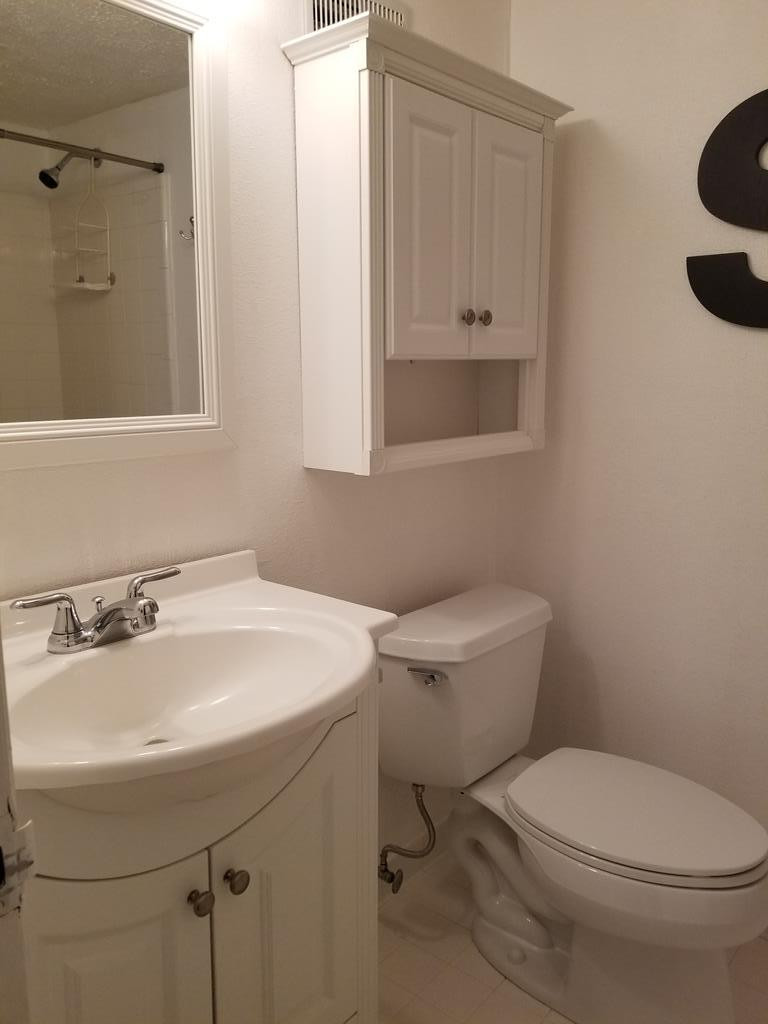 321 Laurens Street Southwest Aiken, SC 29801 - Photo 9 of 12 Hall Full Bath