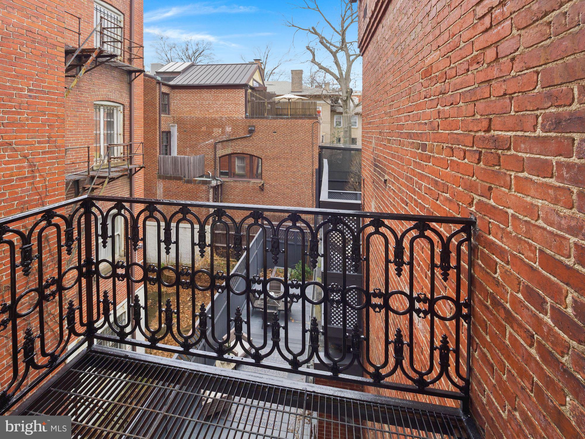 2137 R Street Northwest Washington, DC 20008 - Photo 31 of 43