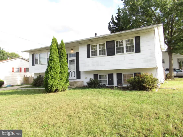 a view of a house with a yard and plants