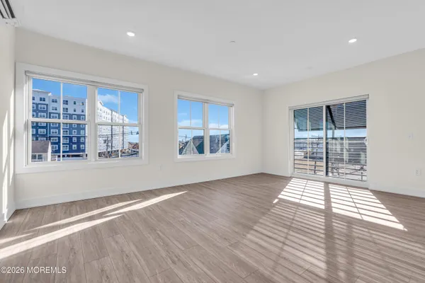$2,800 | 19 Carr Avenue, Unit 303, Keansburg, NJ 07734