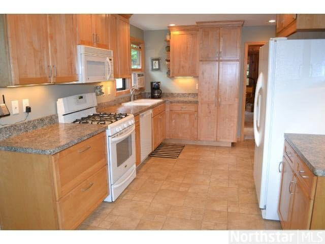 1008 Riverside Drive North Hudson, WI 54016 - Photo 3 of 18 Gallery Image 3
